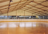 Шатри и Халета, големи като размер, широки 25 метра на секции по 5 метра. Алуминиевите шатри и халета са подходящи за покриване на спортна зала.